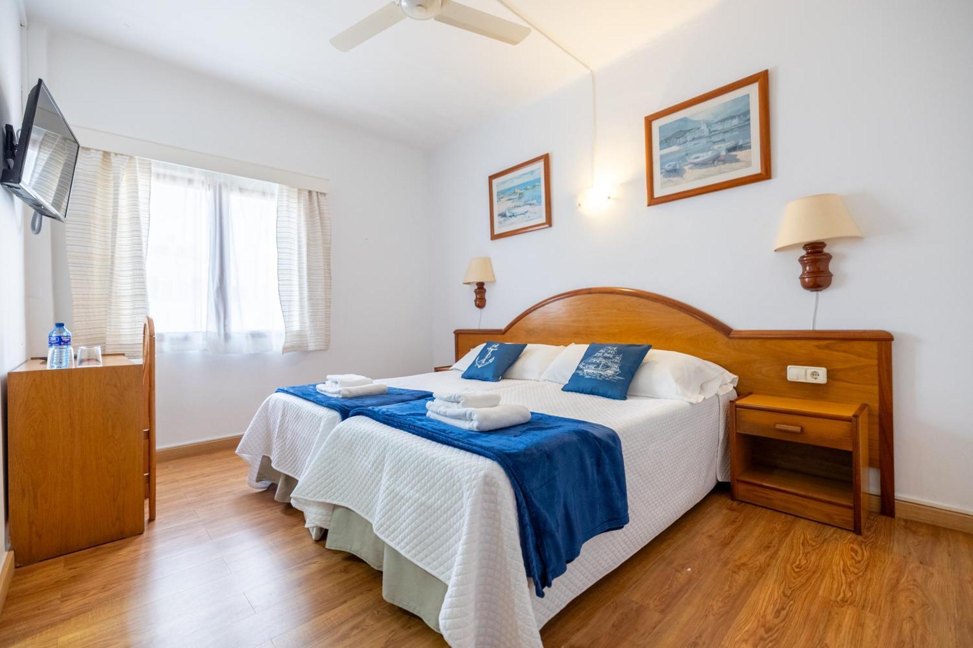 Hostal Doris - Adults Only Colonia de Sant Jordi Buitenkant foto